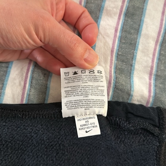 Women’s Nike Funnel-Neck hoodie | Black | XS 🖤🤍🖤 - Picture 7 of 9